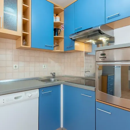 Kristian Apartamento Cres