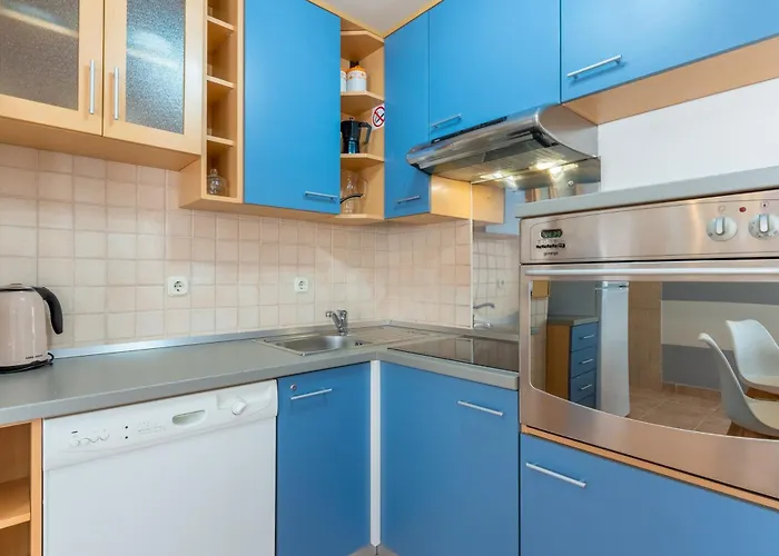 Kristian Apartment Cres